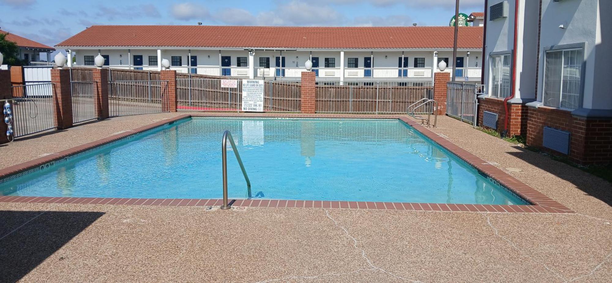 Red Roof Inn & Suites Euless - Dfw Airport Southwest Bagian luar foto